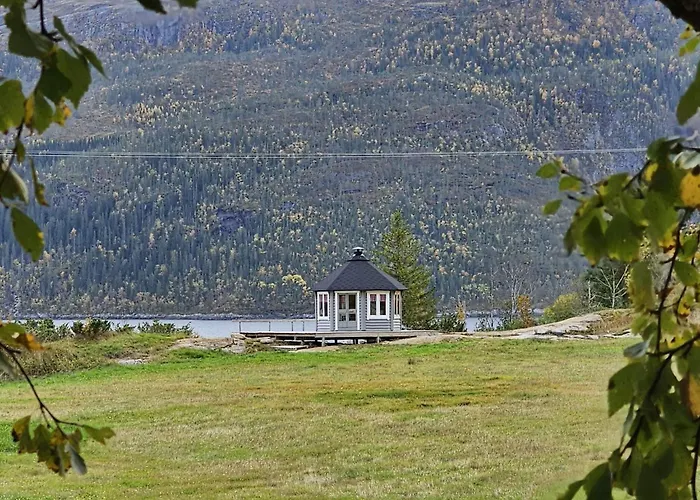 7 Person In Foldereid-by Traum